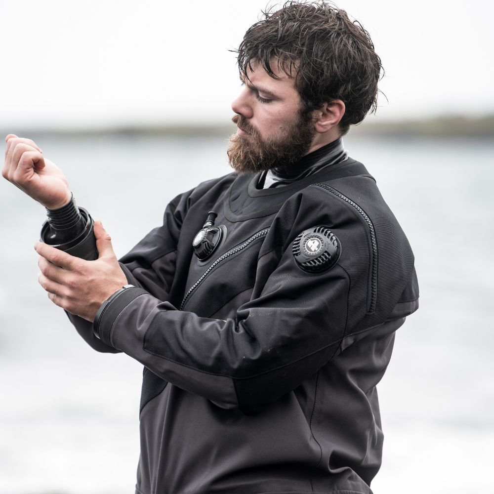 WHAT’S IN THE BOX - THERMIQ DRY ADV. - Men's Dive Drysuit