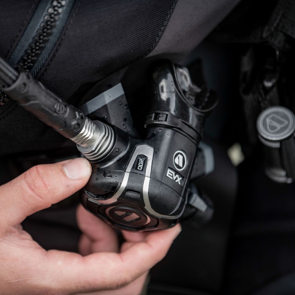 WHAT’S IN THE BOX - EVX200 2ND STAGE - Dive Regulator